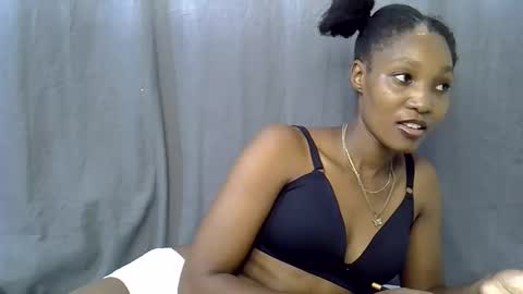 naughtyy4u online show from March 13, 9:32 am