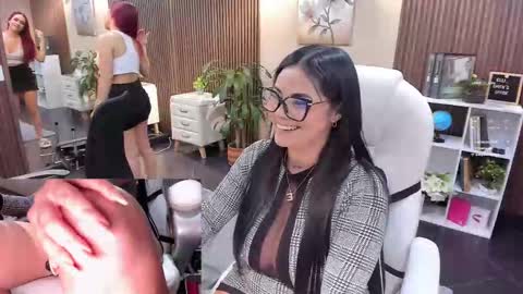 Snapshot of naugthyelli chatting on September 11, 9:04 pm online show from September 11, 9:04 pm
