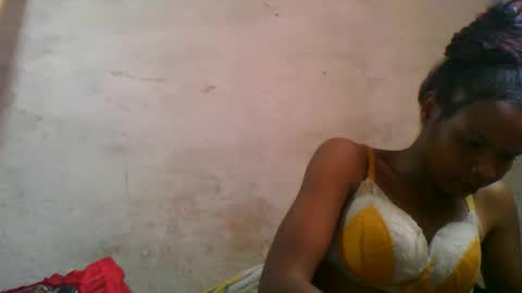 Nayla online show from February 2, 9:08 am