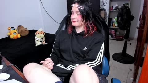 Geek Nicole    im Neeko UwU online show from April 7, 6:43 pm