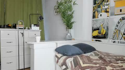 Vicky and Beatrice online show from October 29, 7:01 am