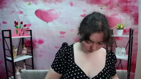 NeonilaLisova online show from April 19, 5:07 am