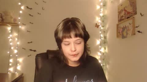 Snapshot of neurotic_witch chatting on October 26, 7:37 am Mar online show from October 26, 7:37 am