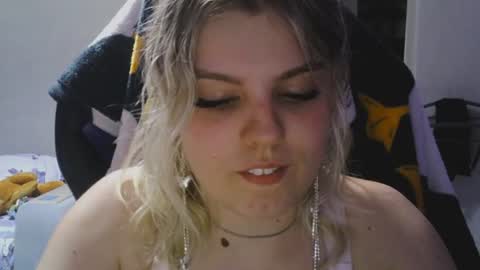 never_enoughh online show from July 28, 6:20 pm