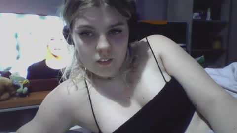 never_enoughh online show from July 27, 8:39 pm