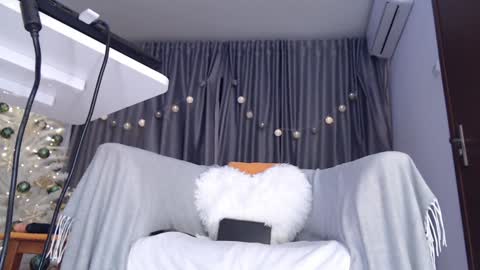 Im Ana ntmu...Please dontt forget to give thump up and follow me kiss online show from December 9, 8:01 pm