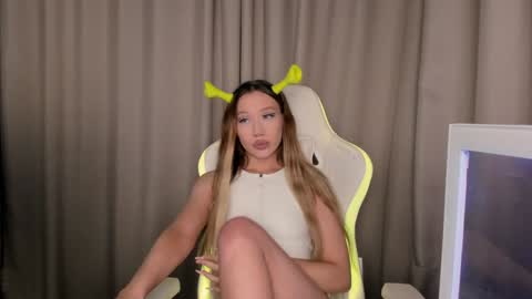 Mina online show from December 10, 1:22 pm