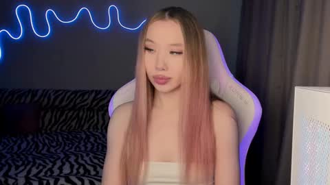 Mina online show from February 25, 1:53 pm