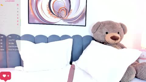 Nia online show from November 28, 8:23 pm