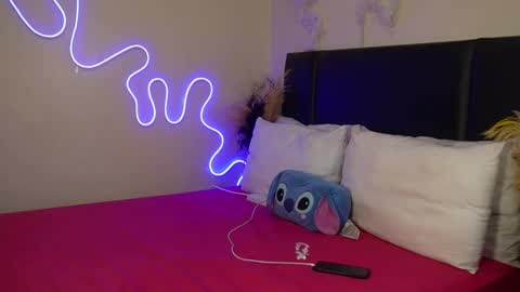 Snapshot of nia_bell chatting on February 26, 8:28 am kikiNiaAria online show from February 26, 8:28 am