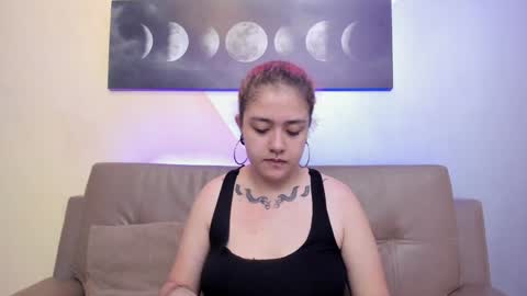 Estefani  online show from January 28, 12:00 pm