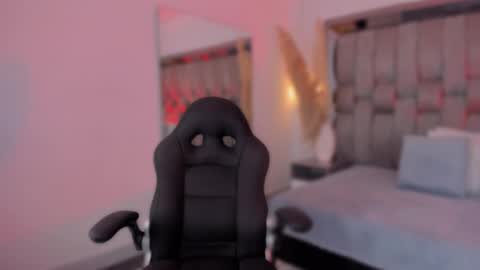 Nia online show from April 18, 7:29 pm