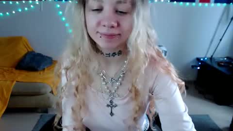 nica_kawaii online show from March 12, 7:00 am