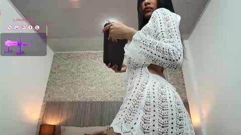 Nicol Alvarez online show from November 30, 8:24 pm