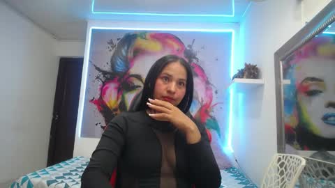 nicol_ross19 online show from April 18, 7:58 pm