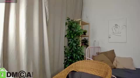 Snapshot of nicole_charm chatting on October 5, 8:14 pm GMT7TueWedThSu 0300am-0900am. Sa 1000am-0400pm online show from October 5, 8:14 pm