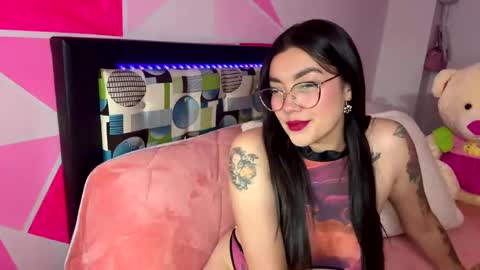 Snapshot of nicole_wc chatting on October 26, 4:19 am Nicole online show from October 26, 4:19 am
