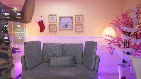 Nicole Crawft online show from December 3, 7:49 pm