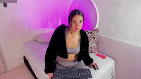 Nicole online show from June 27, 11:33 am