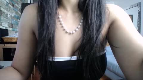 Nicole online show from November 5, 12:10 pm