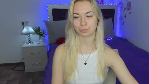 NicoleStunning online show from May 13, 7:14 am