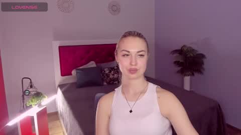 NicoleStunning online show from May 14, 5:52 pm
