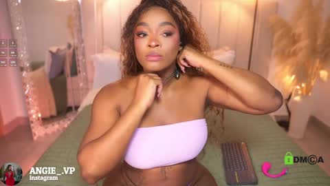 nicoleth18 online show from April 10, 11:38 am