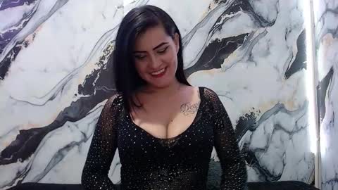 nicolle gomes online show from December 18, 8:57 pm