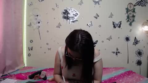 nicolle_sky online show from October 17, 4:32 pm