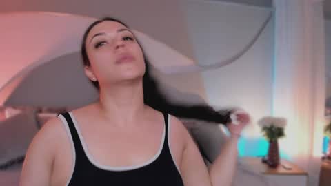 Nicolle online show from April 7, 11:45 am