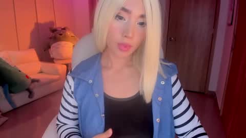 Snapshot of nicollemeyer chatting on February 3, 6:13 am Nicolle  Go to Visit   online show from February 3, 6:13 am