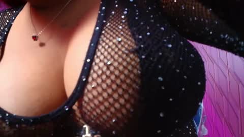 Nicolle Miley online show from February 19, 4:34 am