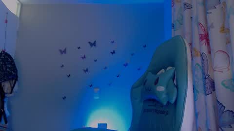 Nicolle Miley online show from March 27, 8:31 pm