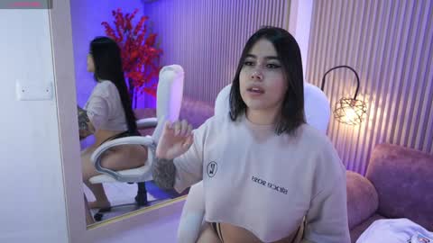 nicooroobin online show from January 29, 11:41 am