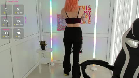 Bestie online show from April 18, 3:03 pm