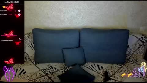 nigo_nika online show from November 23, 1:35 pm