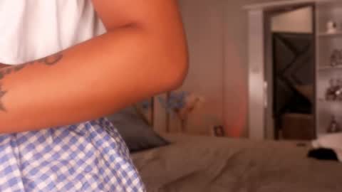 niiaa01 online show from October 22, 3:11 am