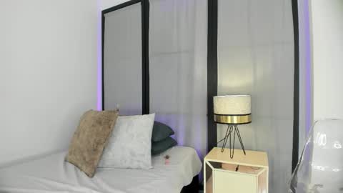 Niicole online show from March 2, 9:10 pm