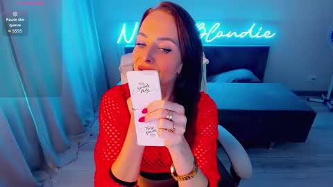 nikki_blondiee online show from December 17, 4:49 am