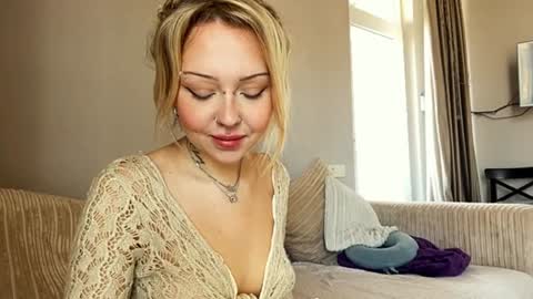 nicolette online show from December 21, 10:06 am