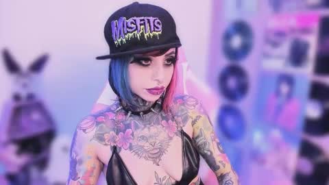 Nikki Ramone   online show from November 13, 10:31 pm