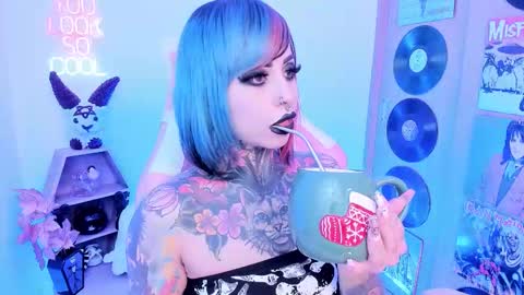 Nikki Ramone   online show from November 27, 9:39 pm