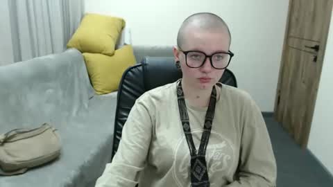 nikkysnow online show from September 10, 8:36 am