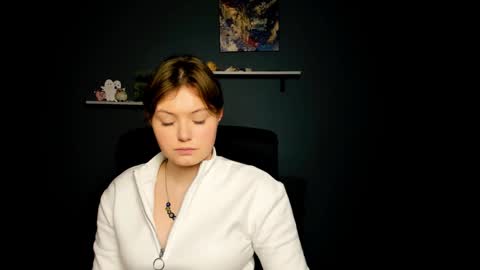 Snapshot of nikol_kitt chatting on December 20, 8:23 pm Little Niko  Help me reach my goals online show from December 20, 8:23 pm