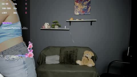 Snapshot of nikol_kitt chatting on December 28, 7:54 pm Little Niko  Help me reach my goals online show from December 28, 7:54 pm