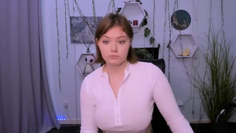 Snapshot of nikol_kitt chatting on December 11, 7:46 pm Little Niko  Help me reach my goals online show from December 11, 7:46 pm