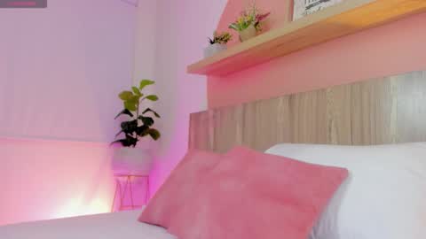 N I N A online show from December 2, 2:35 am