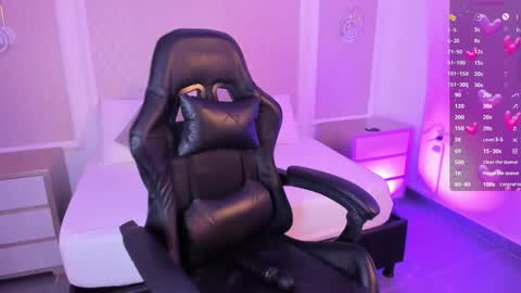 N I N A online show from February 20, 7:47 pm