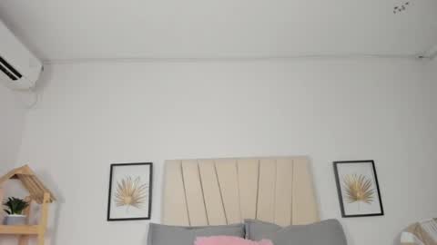 nina_keller_ online show from February 24, 1:05 am