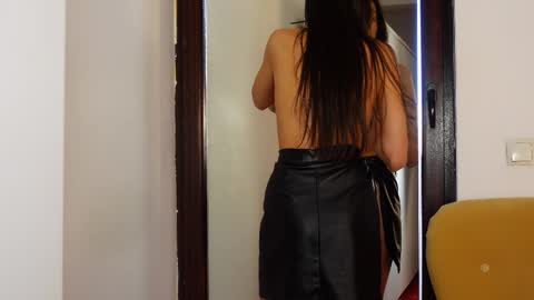 NinaCrystal online show from April 8, 5:20 am